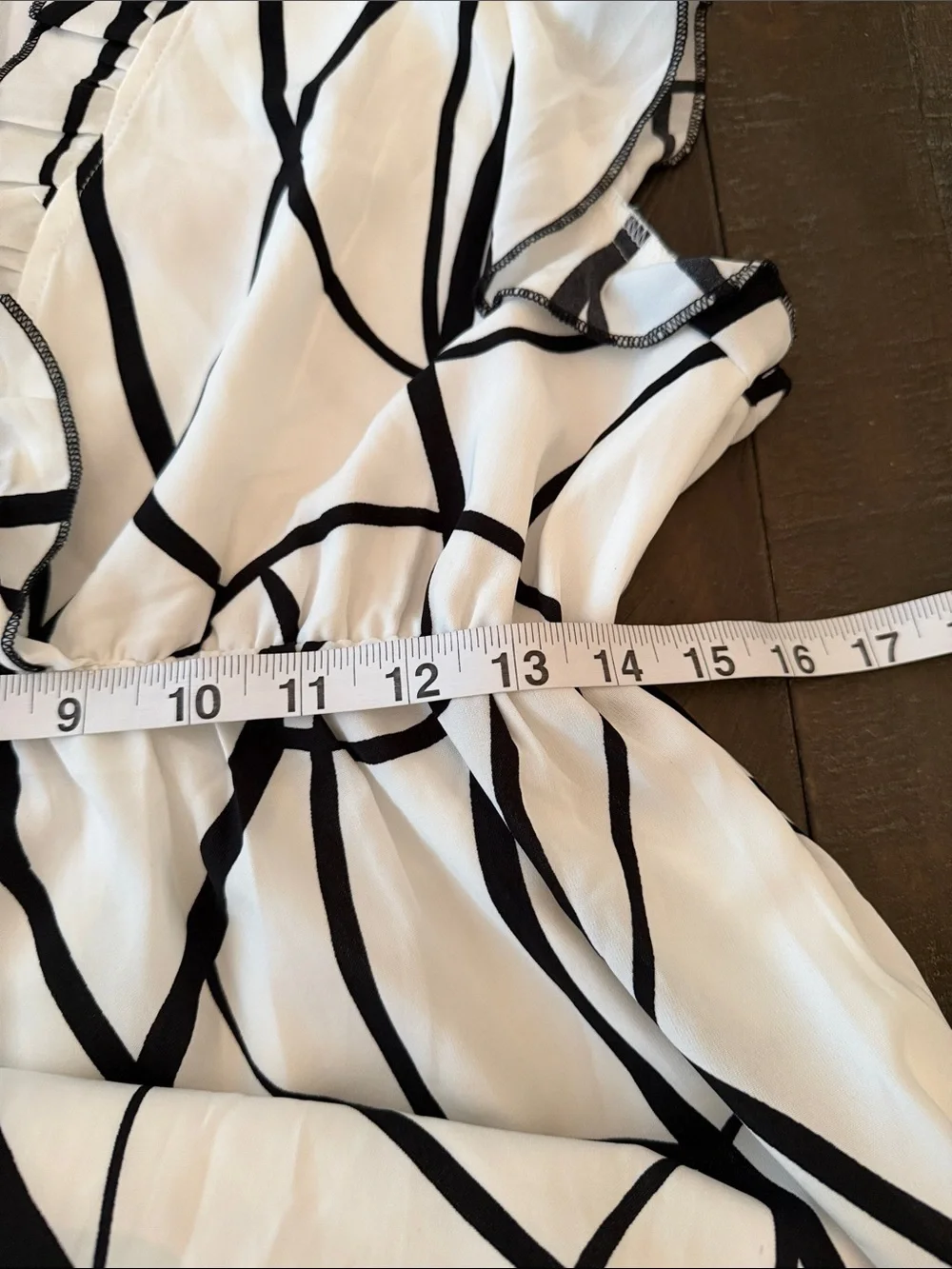 Chic Maxi Dress with Black Abstract Line Print - Picture 8 of 10